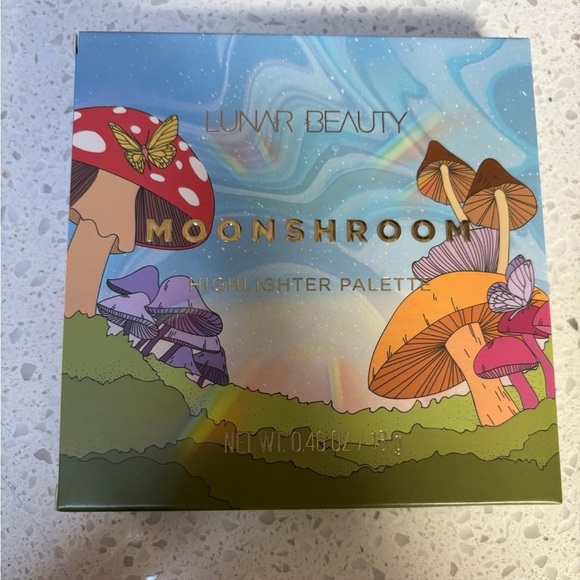 NIB lunar beauty moonshroom highlighter palette - Picture 3 of 3